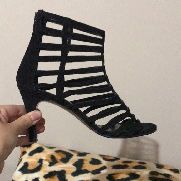 Rebeca Sanver caged high heels - Picture 3 of 9